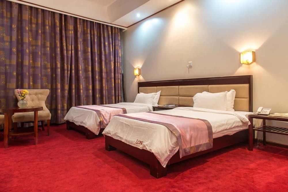 Lake View Resort Hotel Mbarara Bagian luar foto