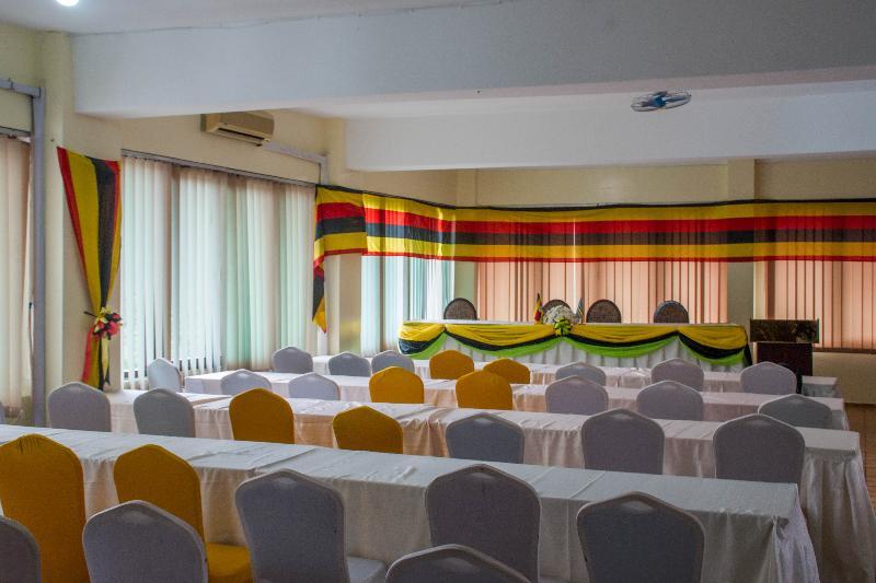 Lake View Resort Hotel Mbarara Bagian luar foto