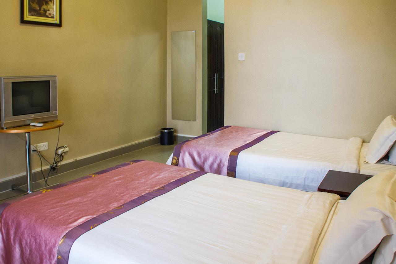 Lake View Resort Hotel Mbarara Bagian luar foto