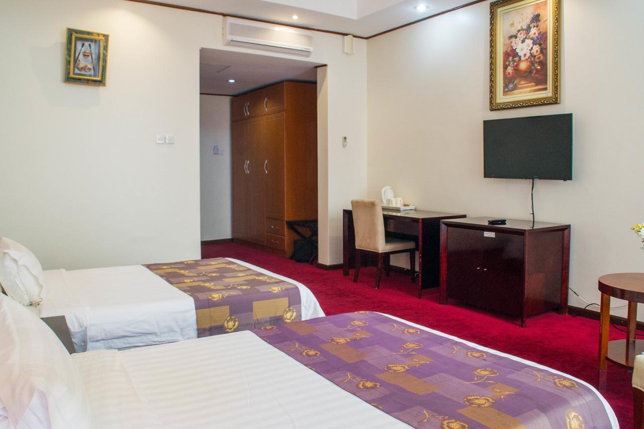 Lake View Resort Hotel Mbarara Bagian luar foto