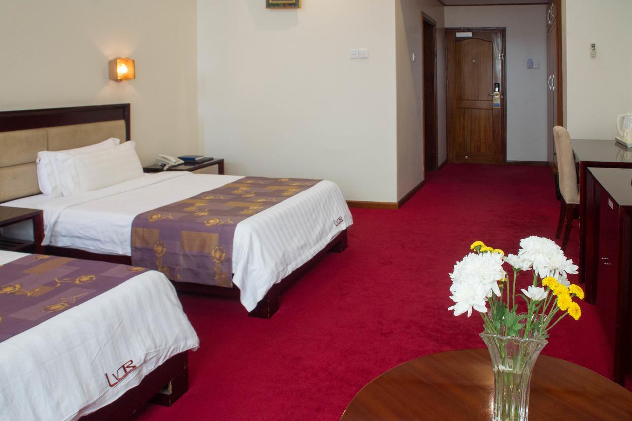 Lake View Resort Hotel Mbarara Bagian luar foto