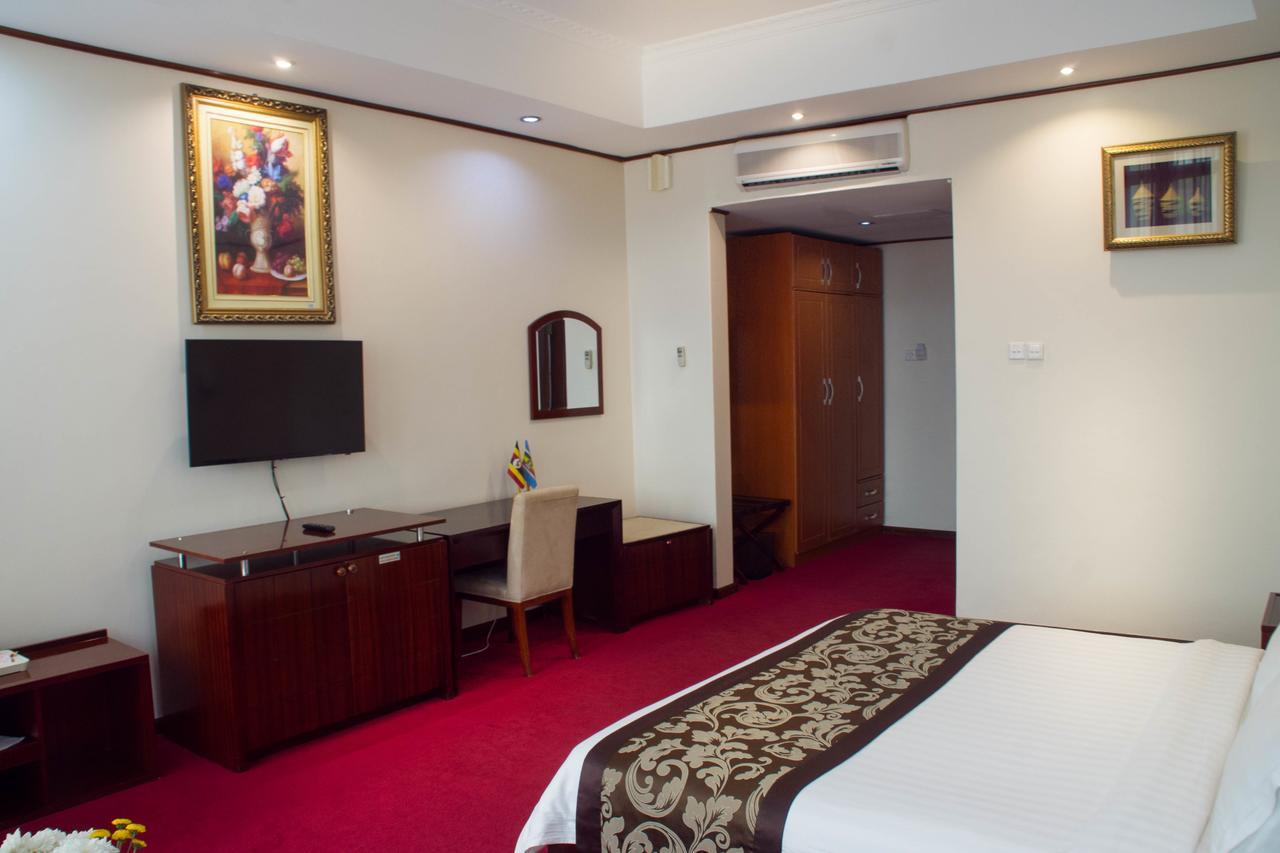 Lake View Resort Hotel Mbarara Bagian luar foto