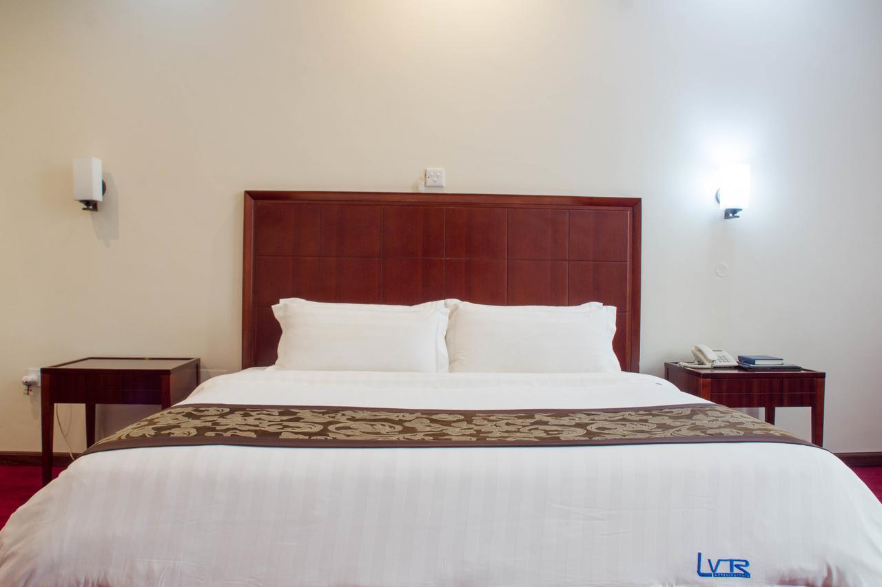 Lake View Resort Hotel Mbarara Bagian luar foto