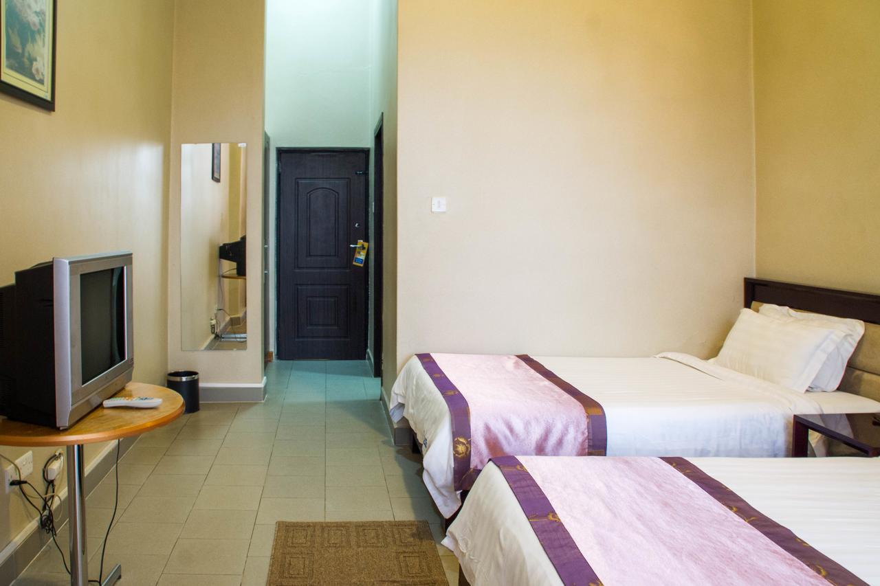 Lake View Resort Hotel Mbarara Bagian luar foto