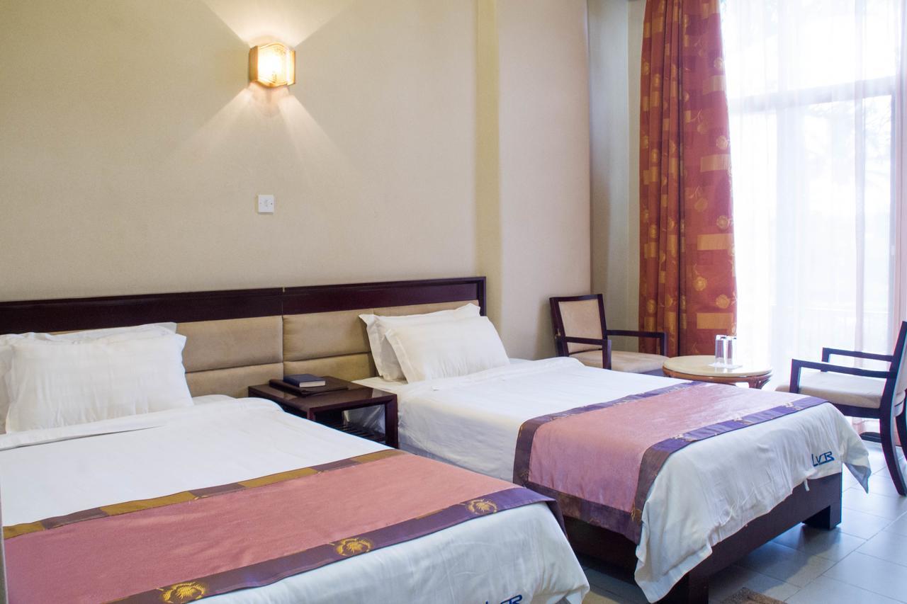 Lake View Resort Hotel Mbarara Bagian luar foto