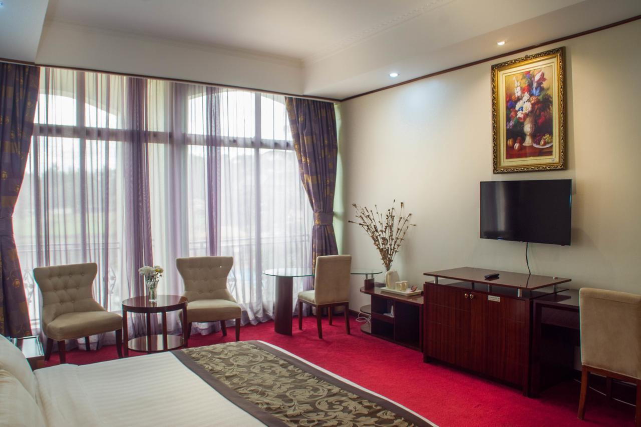 Lake View Resort Hotel Mbarara Bagian luar foto