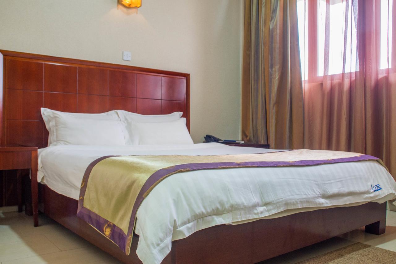 Lake View Resort Hotel Mbarara Bagian luar foto